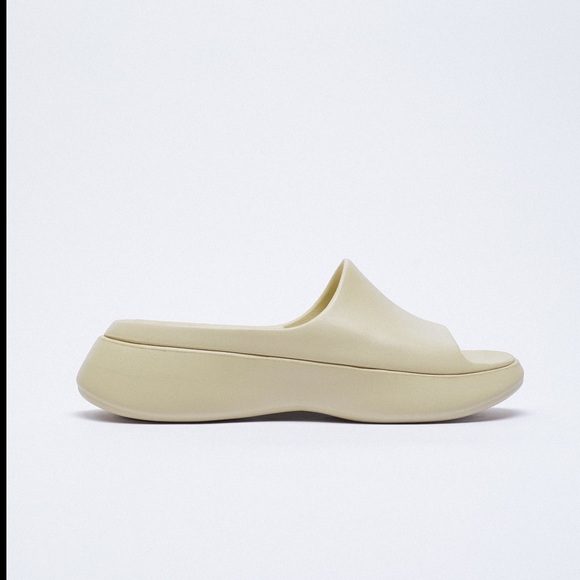 New Zara Rubberized Low Heel Sandel - Picture 2 of 7